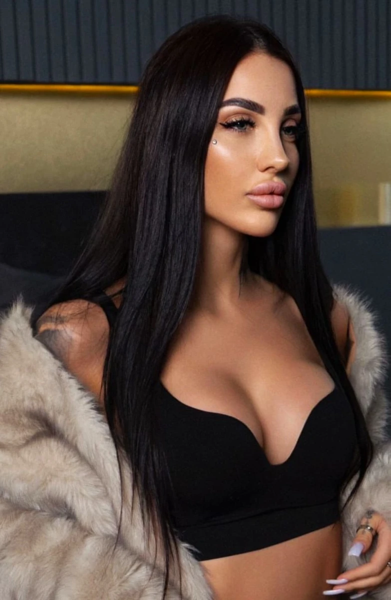 Adelina escort in Moscow