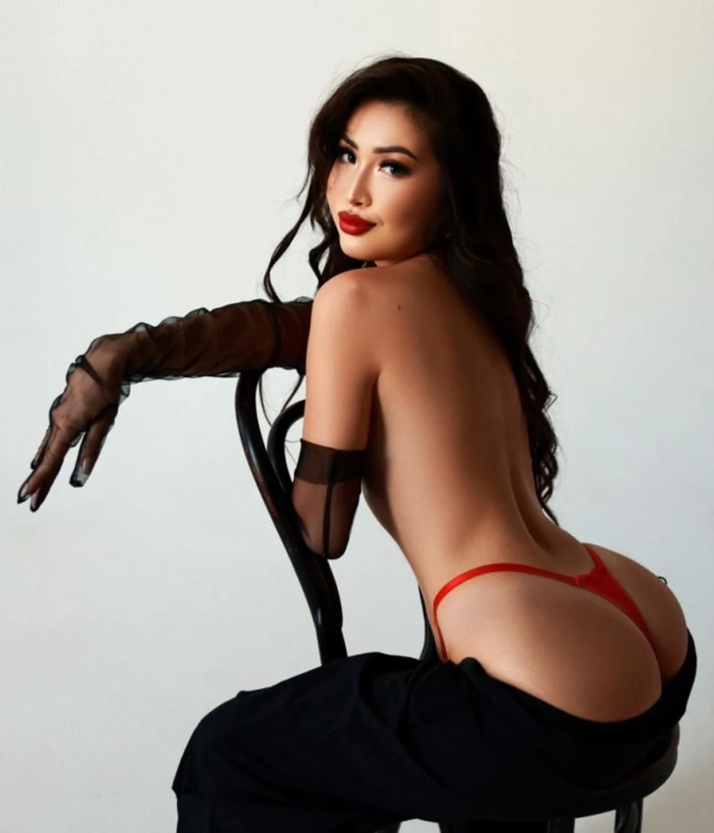Adelina escort in Moscow
