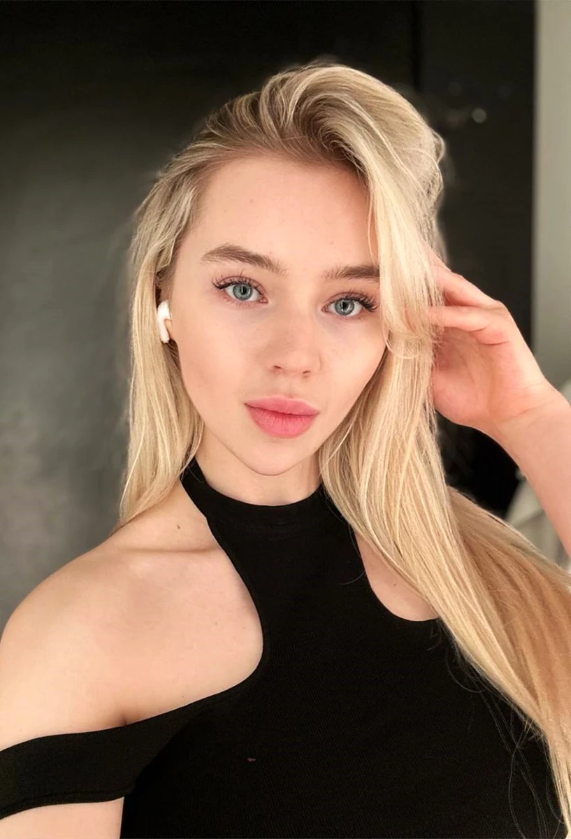 Adeline escort in Moscow