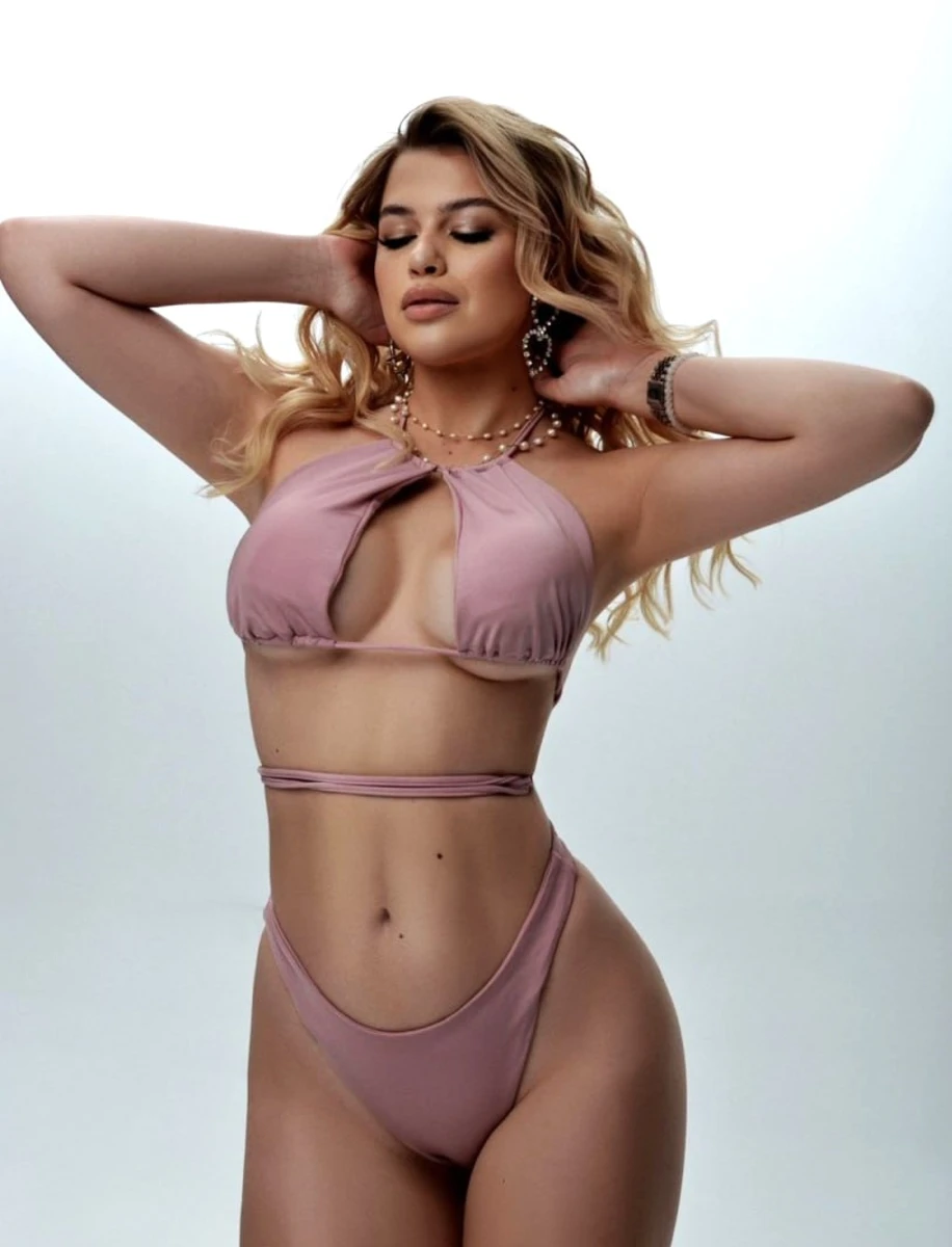 Alice escort in Moscow
