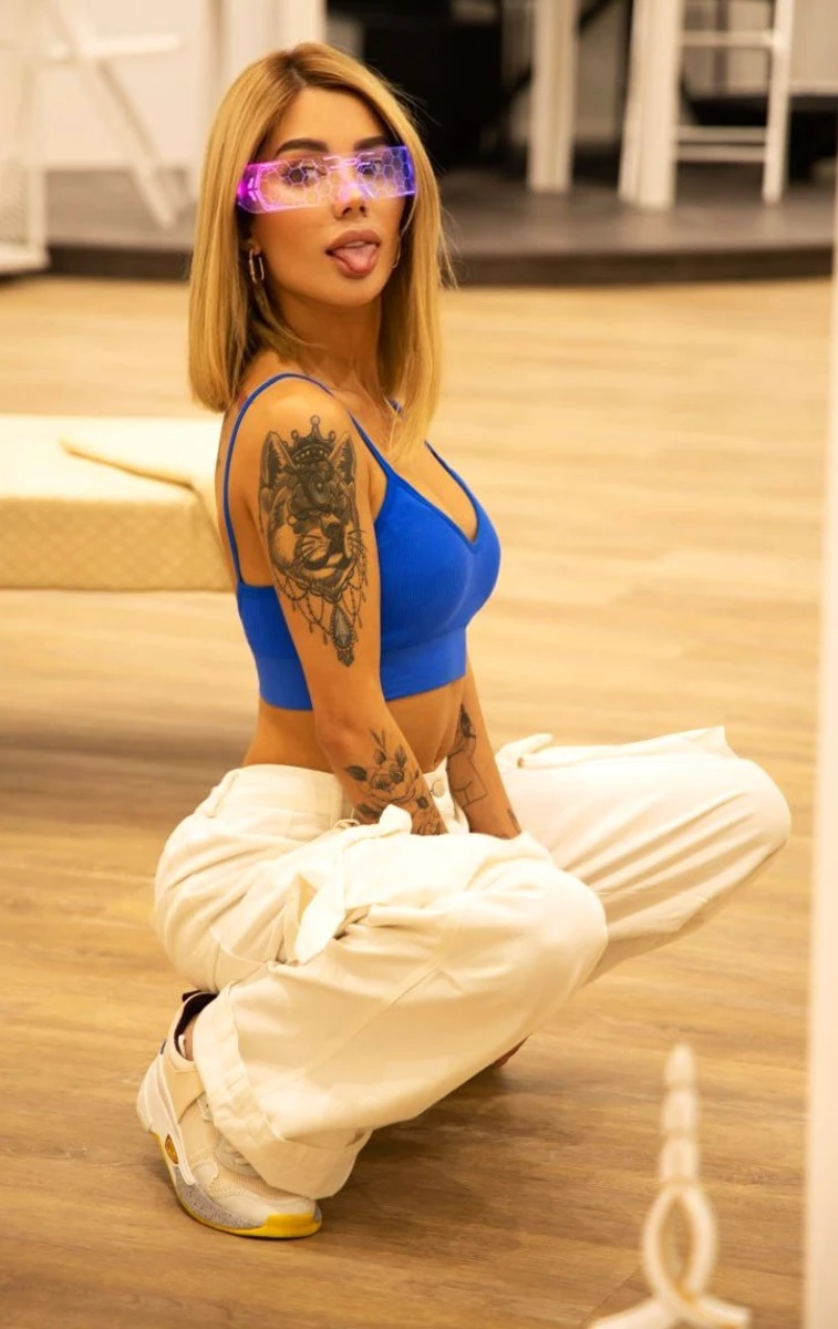 Angela escort in Moscow