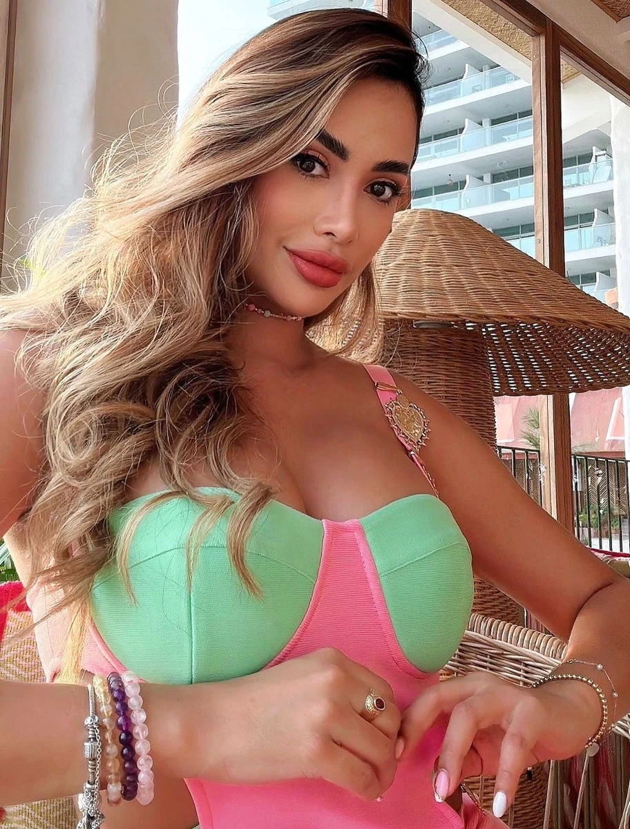 Ariana escort in Moscow