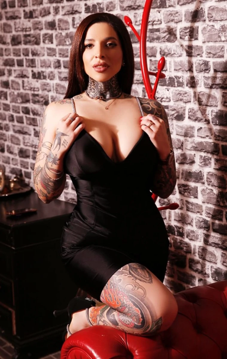 Ashley escort in Moscow