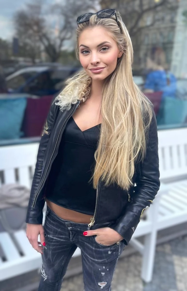Camille escort in Moscow