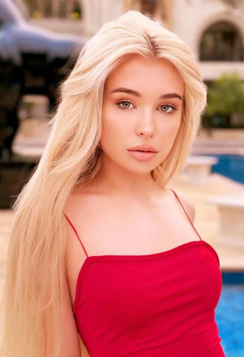 Claire escort in Moscow