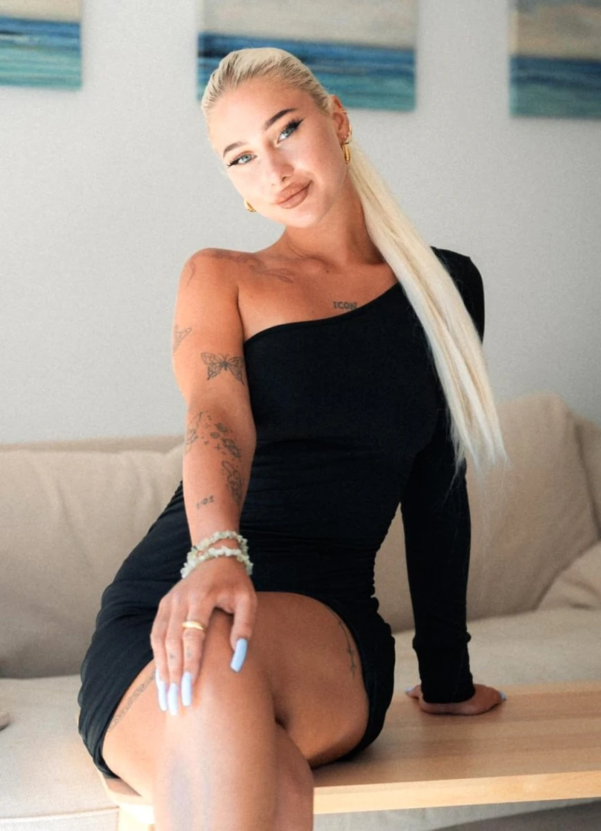 Elina escort in Moscow
