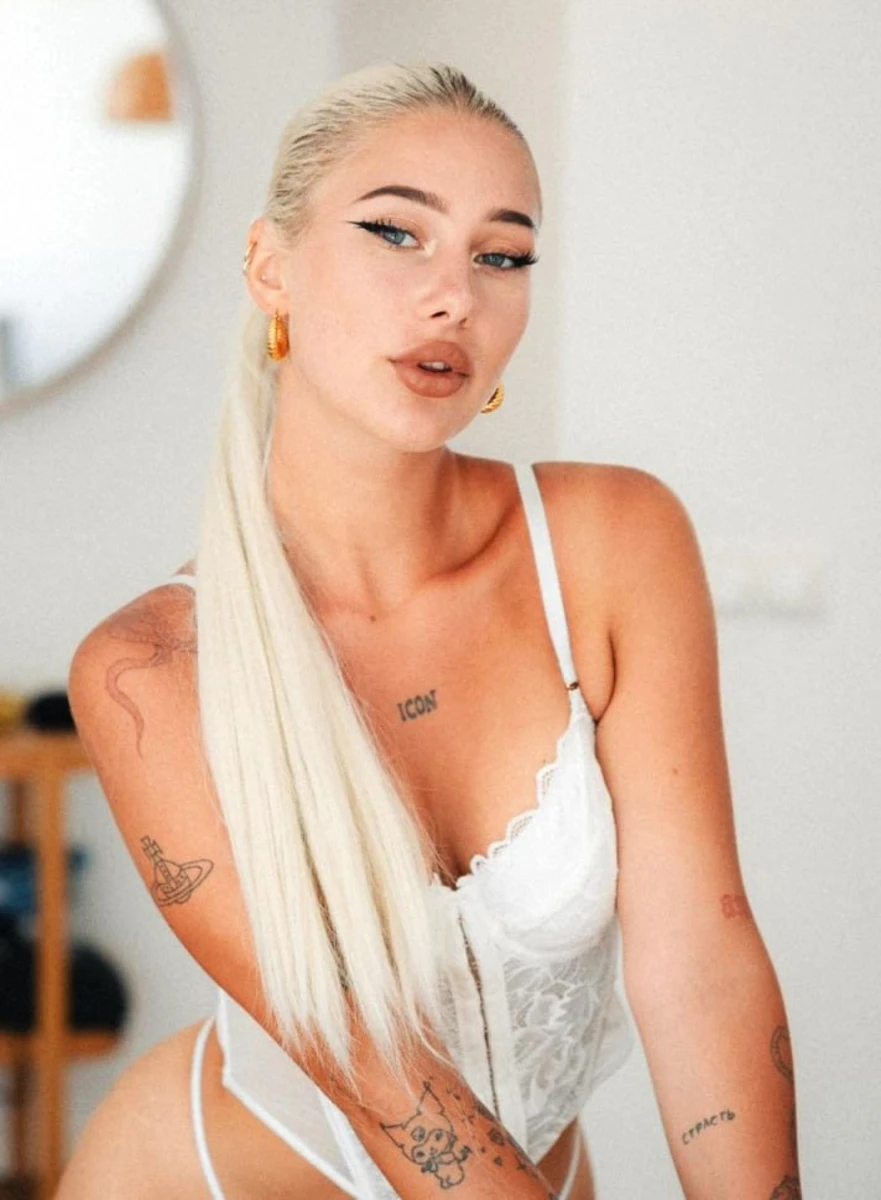 Elina escort in Moscow