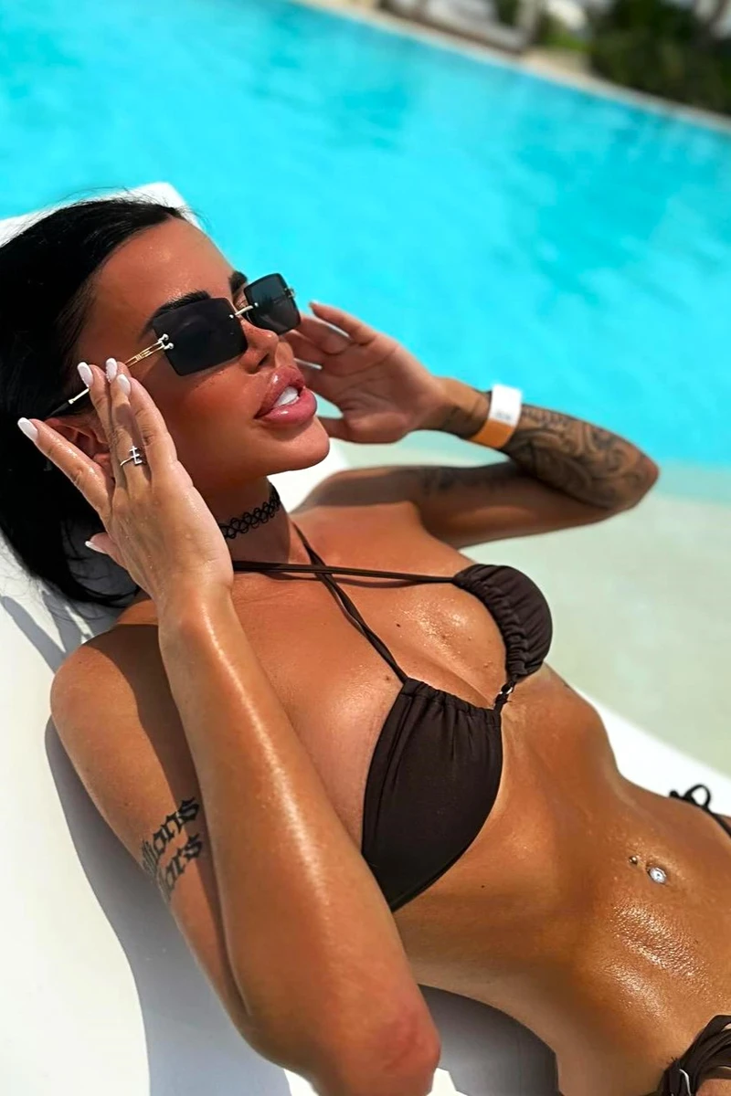 Elli escort in Moscow