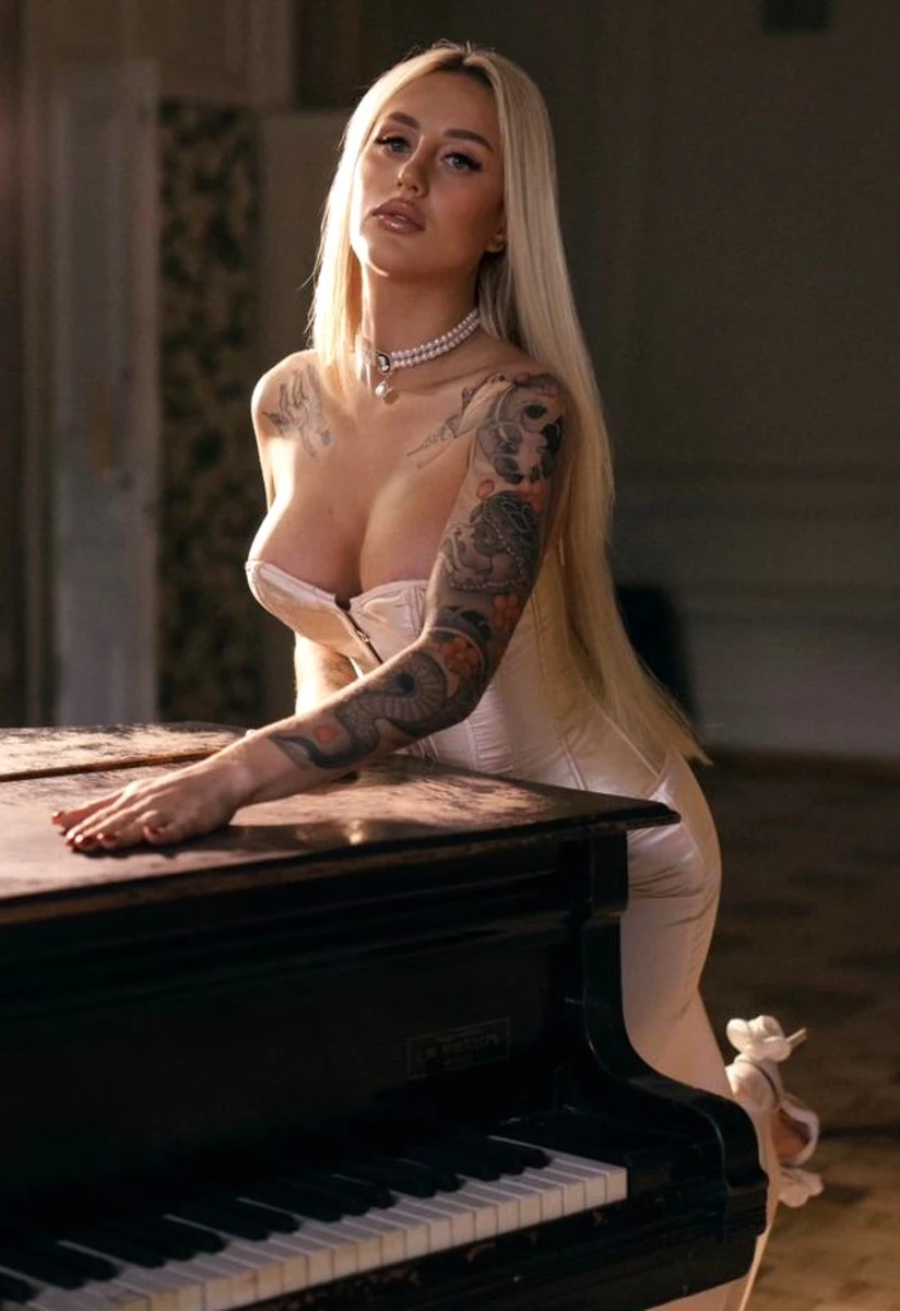 Gretta escort in Moscow