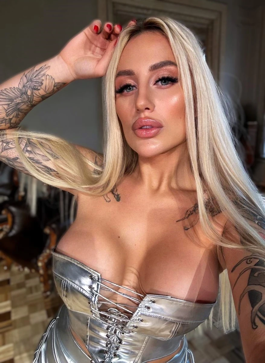 Gretta escort in Moscow