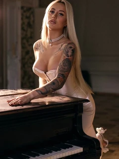 Gretta escort in Moscow