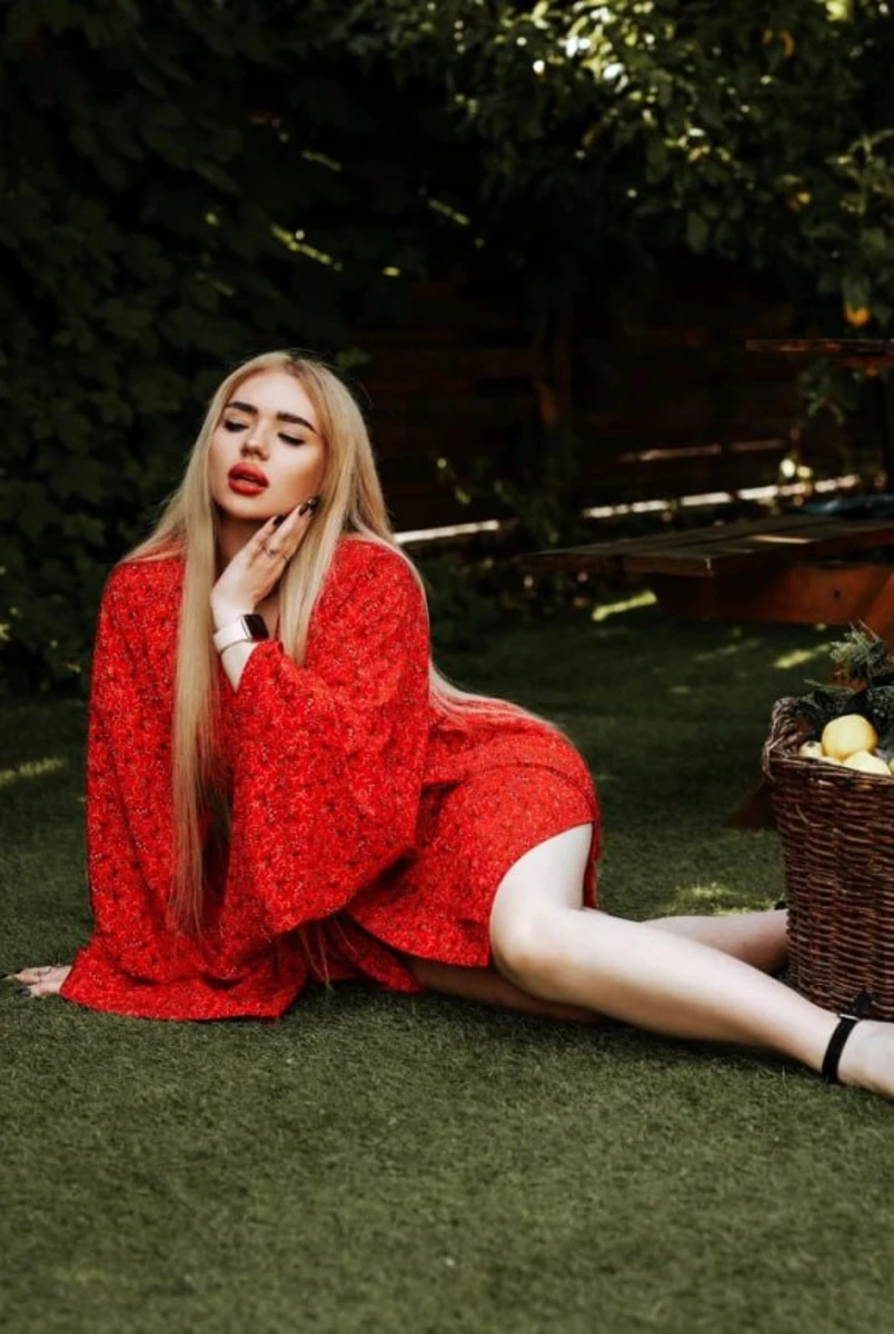 Inessa escort in Moscow