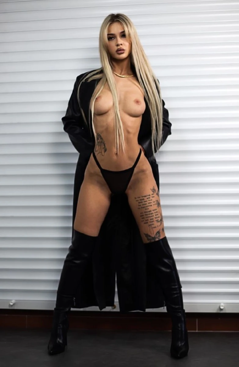 Kari escort in Moscow