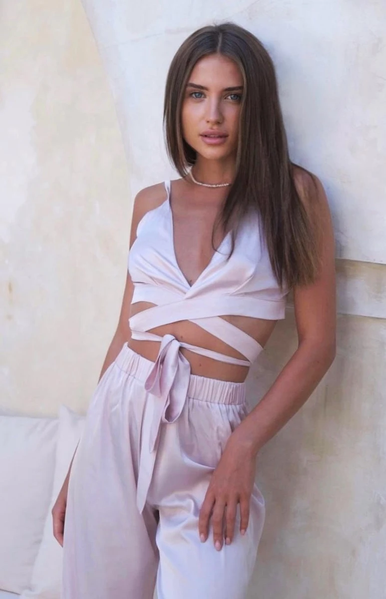 Karina escort in Moscow