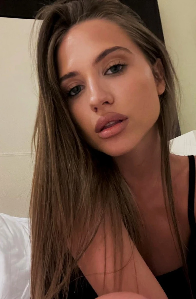 Karina escort in Moscow