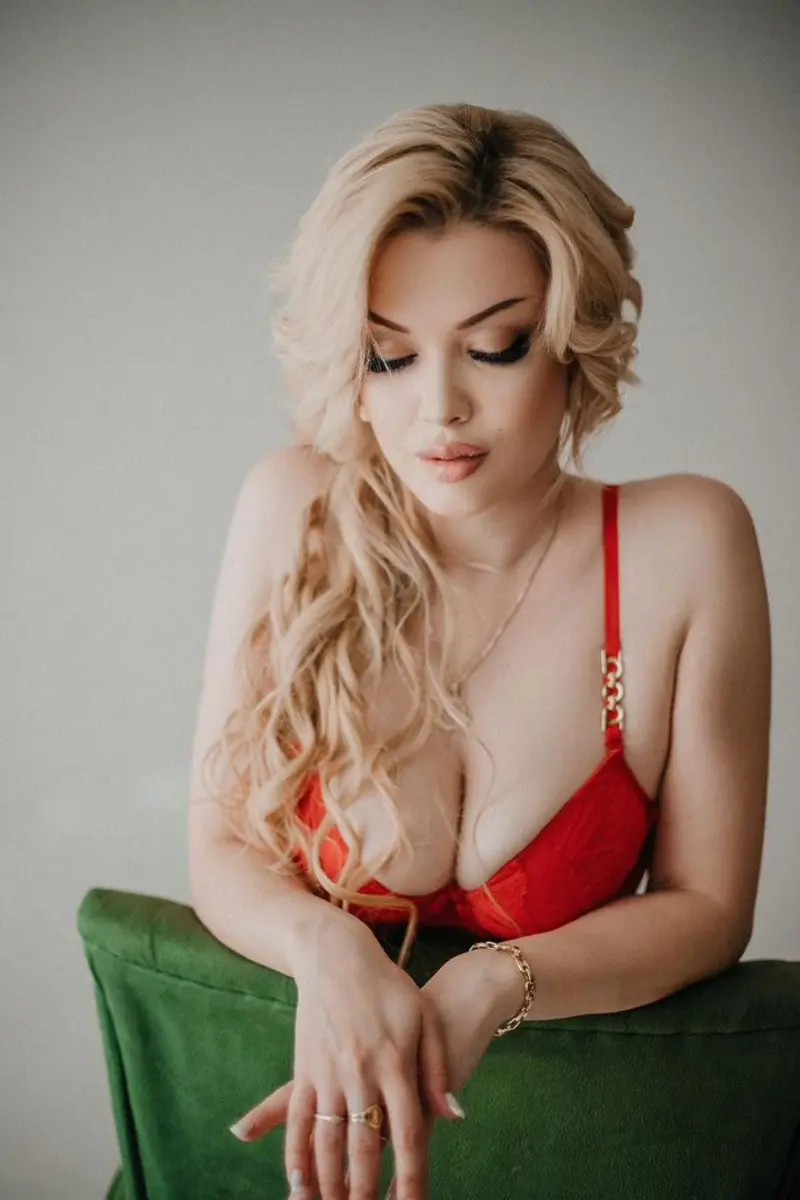 Karolina escort in Moscow