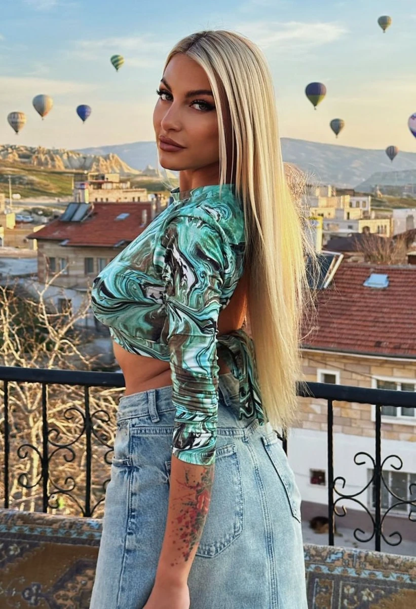 Kristina escort in Moscow