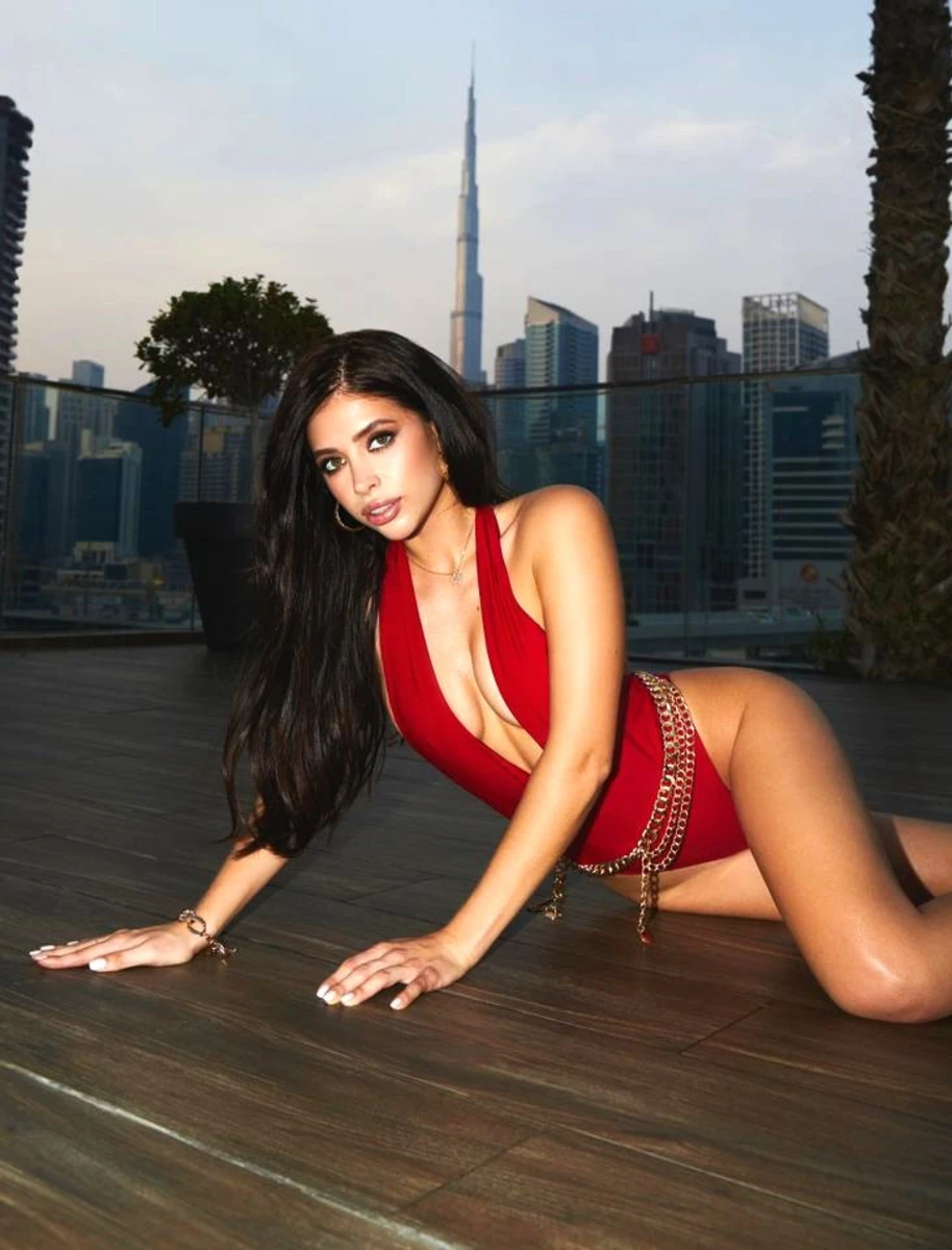 Lana escort in Moscow