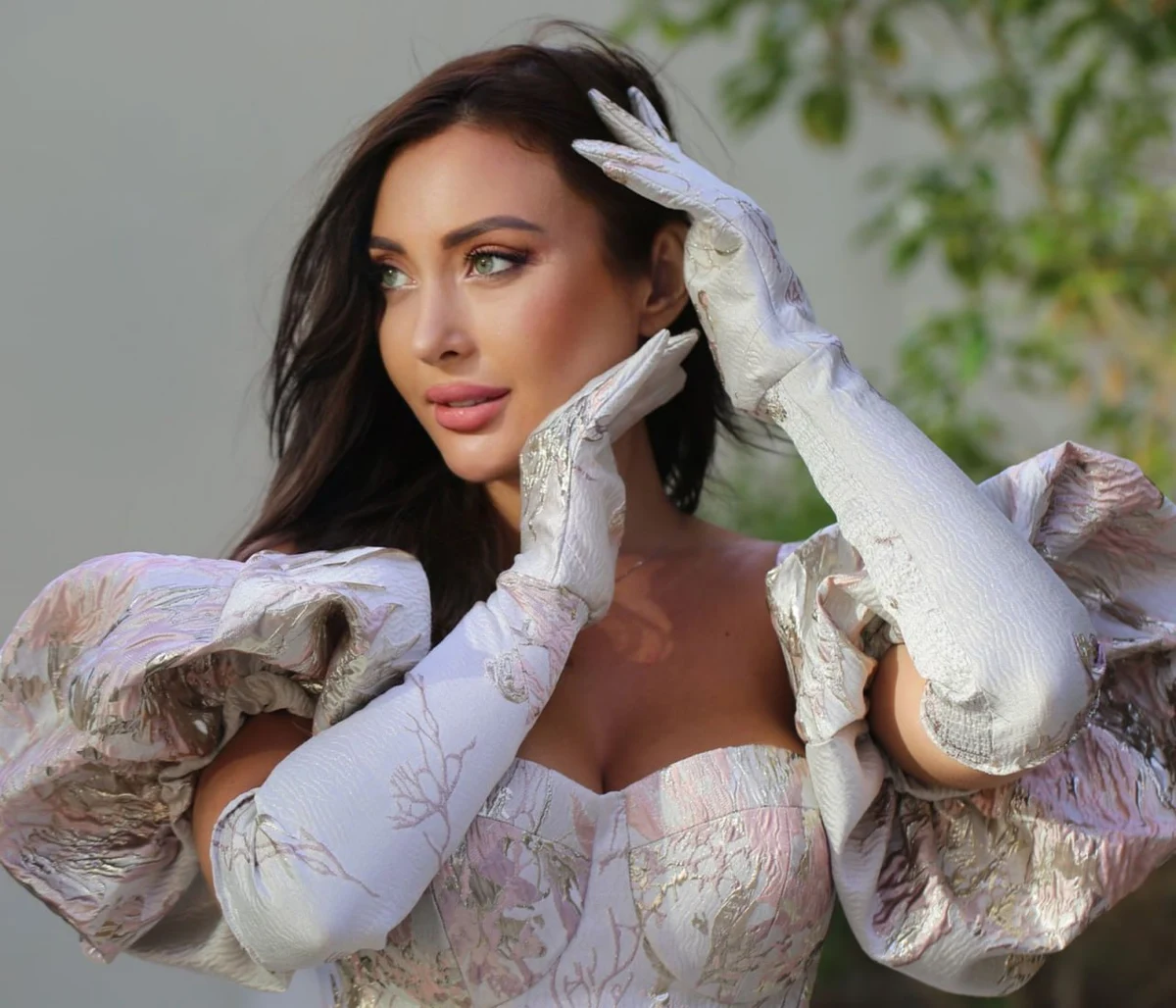 Lily escort in Moscow