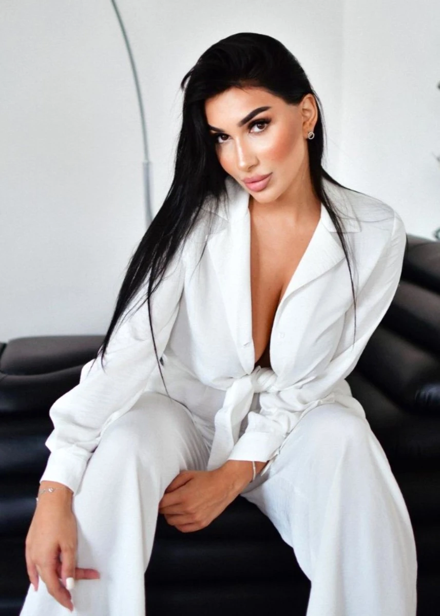 Naomi escort in Moscow