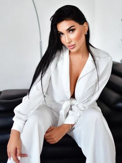 Naomi escort in Moscow