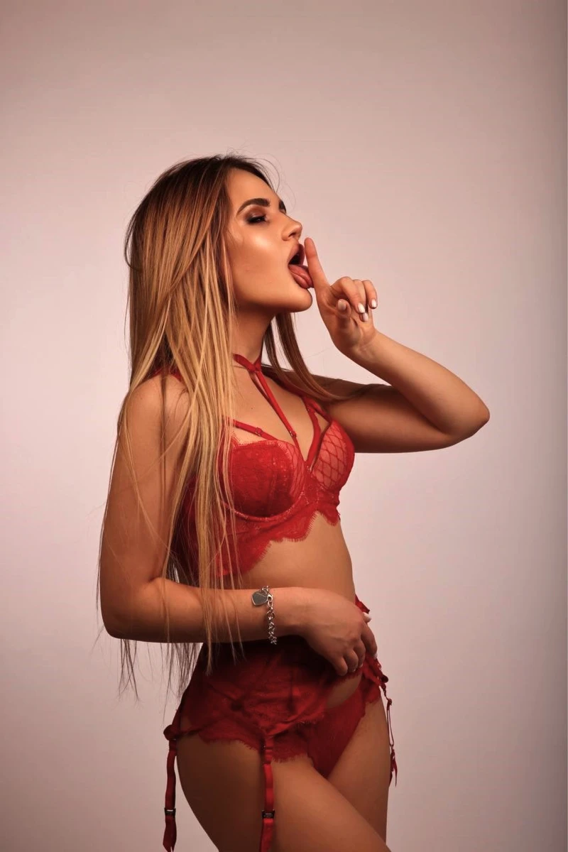 Nita escort in Moscow
